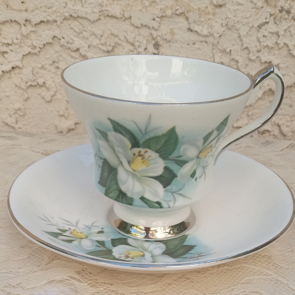 Vintage  Windsor Bone China Tea cup & Saucer England Flower